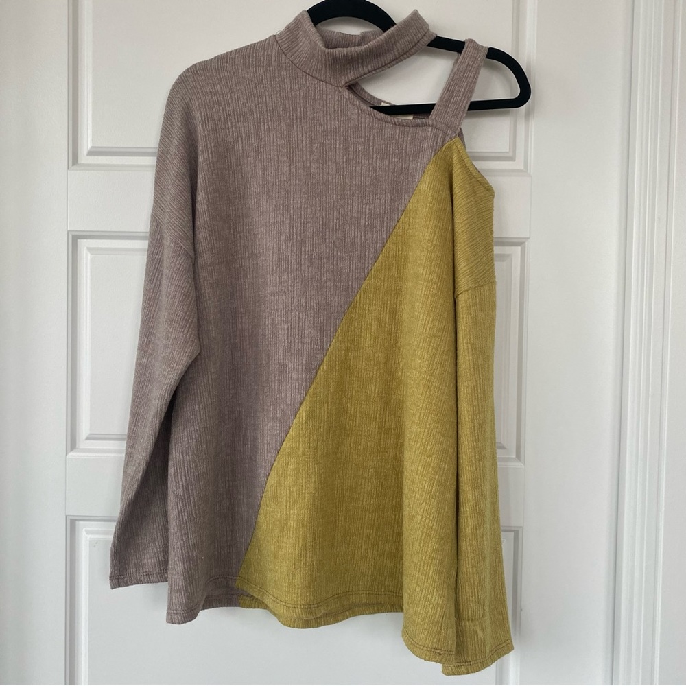1.4.3 STORY BY LINE UP | cold shoulder sweater